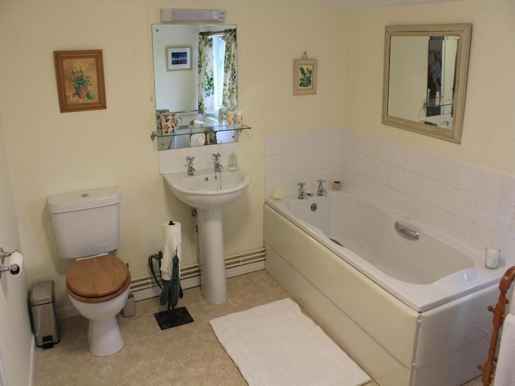 Church Farmhouse B & B Kennett Habitación foto